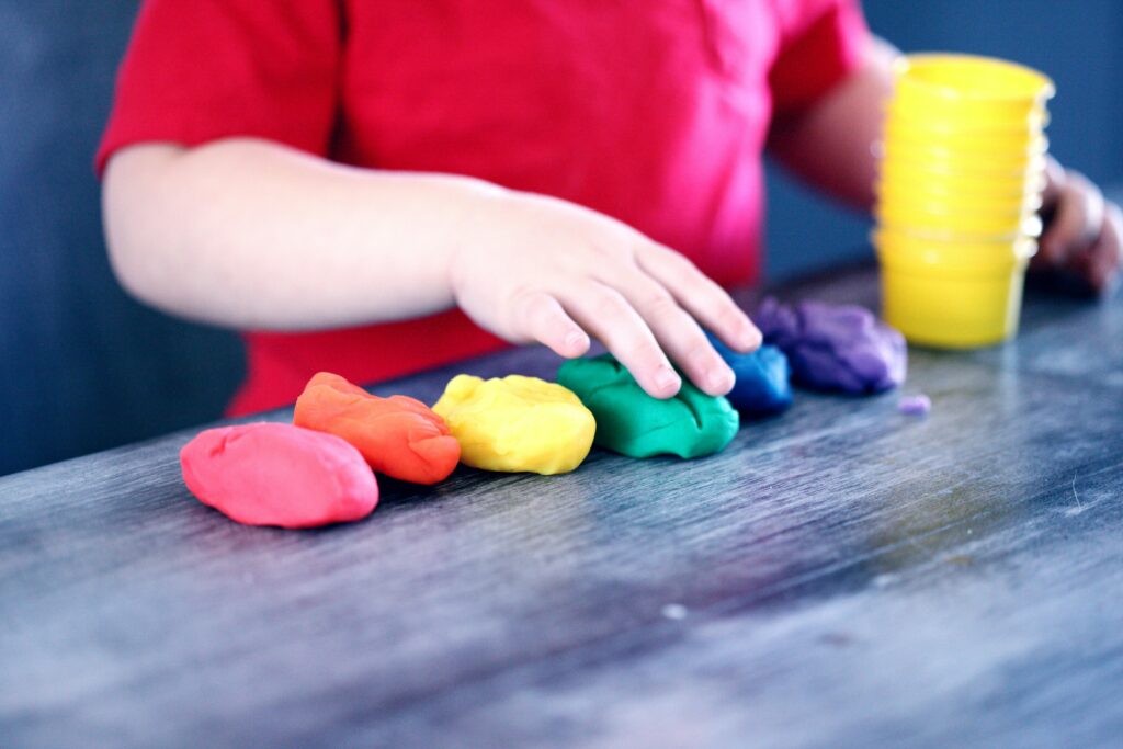 Kid playing with colors